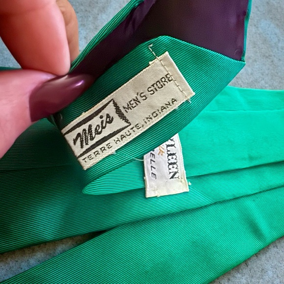 Vintage Meis Men’s Store Sil-Kleen All Silk by Belle Necktie - Picture 2 of 13
